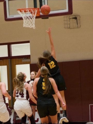 Belcher's lay-up helped her score an astounding 41 points against the Lady Hornets Monday.