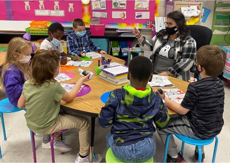 Using Bingo daubers to practice beginning sounds